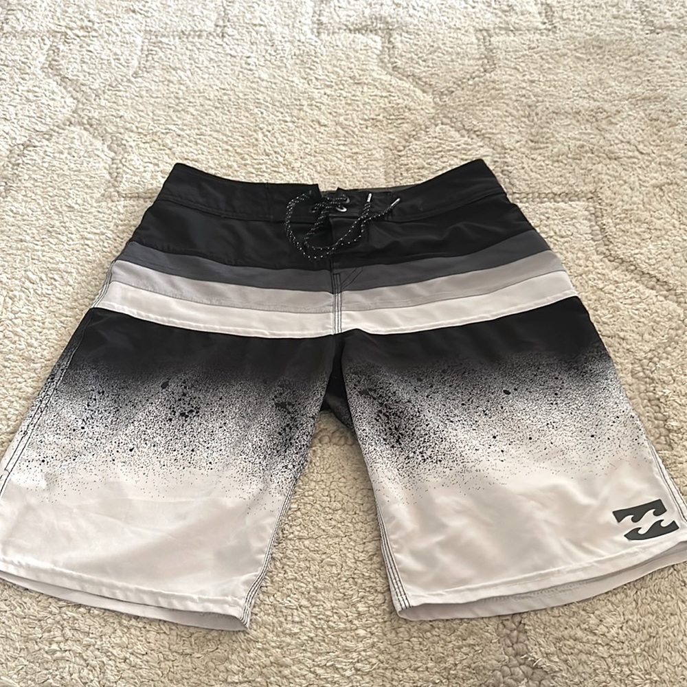 Billabong men’s bathing/board short  cool design great fit on trend.